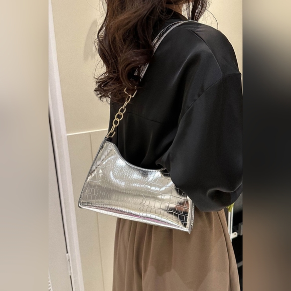 Women's Silver Shiny Metallic PU Leather Shoulder Bag - Picture 3 of 4